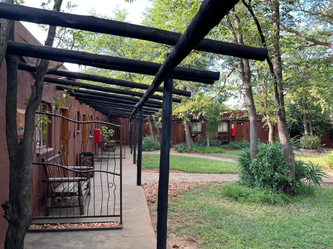 Phokoje Bush Lodge Selebi-Pikwe エクステリア 写真